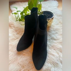 Size 9, black, faux suede, like new ankle boot